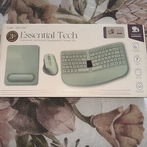 Ergonomic Keyboard, Mousepad & Mouse Set NEW- sage mint Green